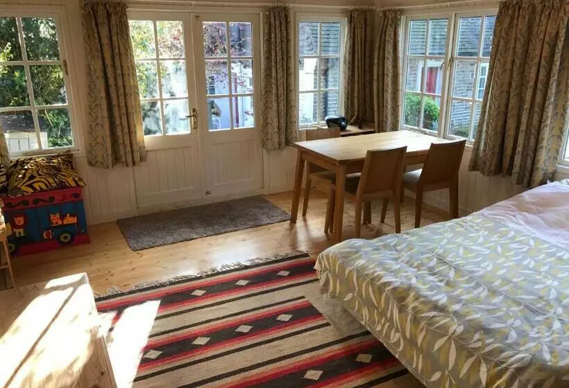 Crabapple Cottage B&b