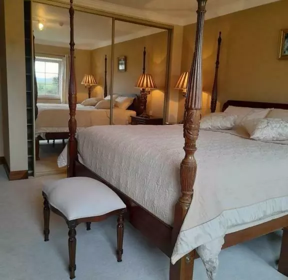 Aamiaismajoitus (B&B) Cloghan Lodge