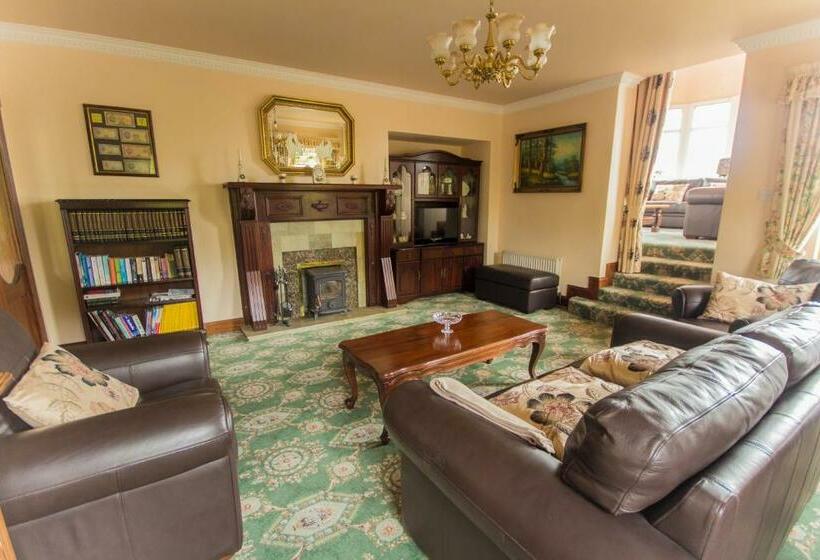 Bed and Breakfast Cloghan Lodge