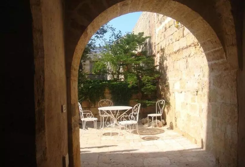 Majatalo Castle Xviii Near Sea