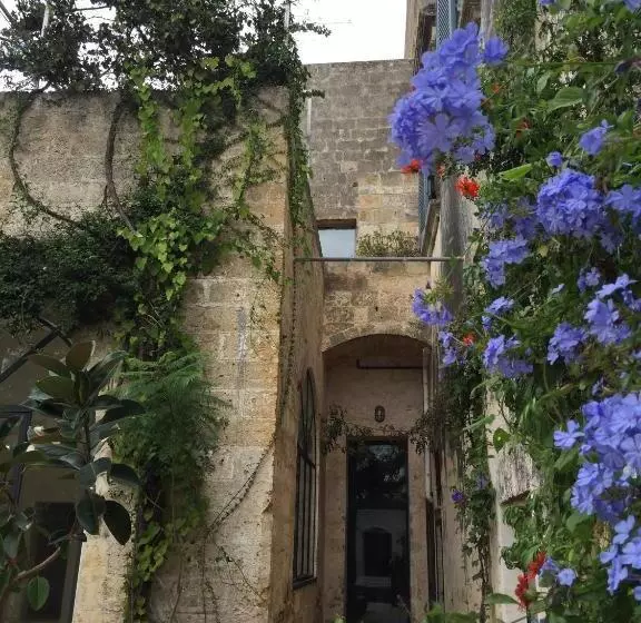 Majatalo Castle Xviii Near Sea