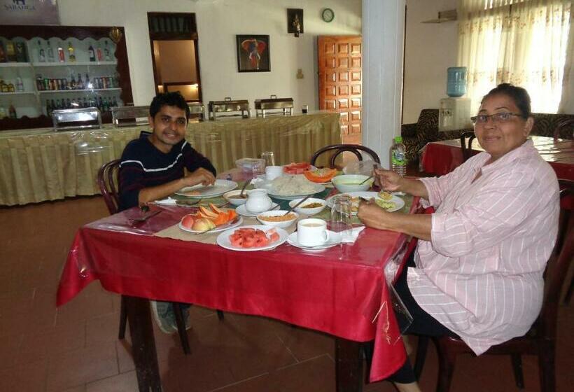 Пансион Saranga Holiday Inn