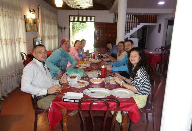 Пансион Saranga Holiday Inn