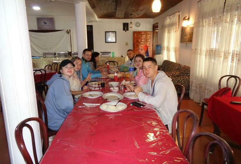 Пансион Saranga Holiday Inn