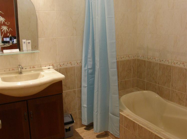 בית מלון כפרי Bintan Cabana Beach Resort