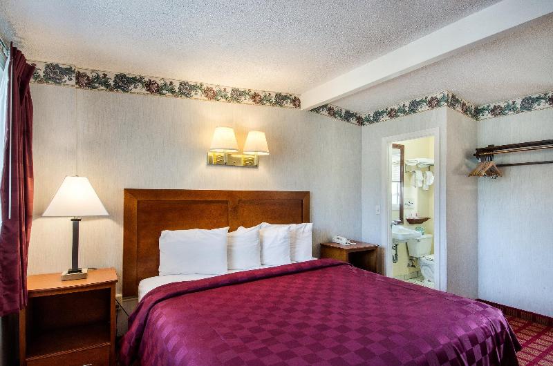 فندق Econo Lodge By Choice   Cape Cod