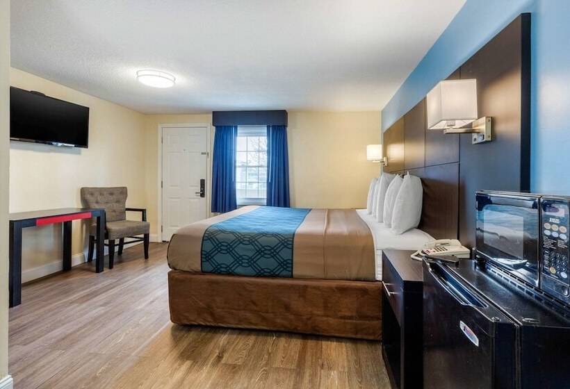 فندق Econo Lodge By Choice   Cape Cod