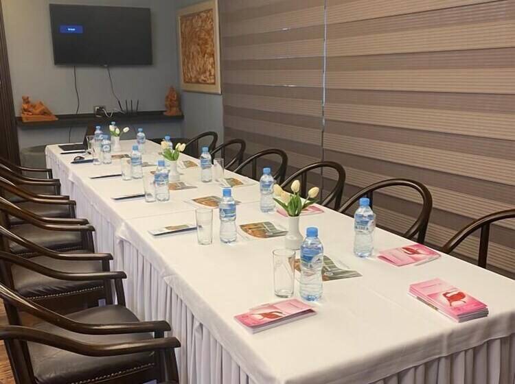 فندق Victoria Tirana