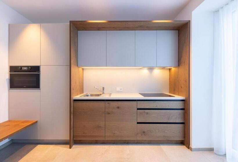 Max Mountain Apartments