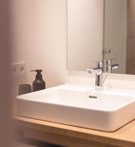 Max Mountain Apartments