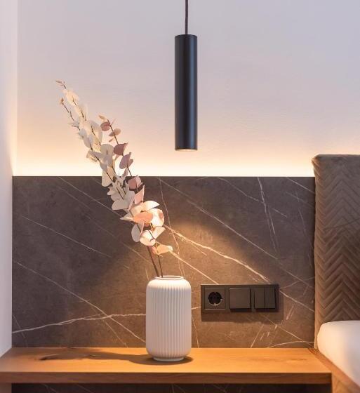 Max Mountain Apartments