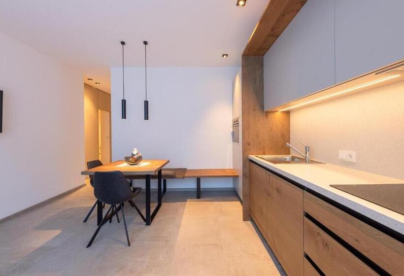 Max Mountain Apartments