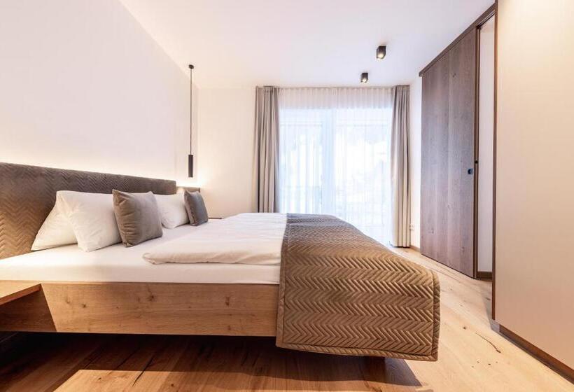 Max Mountain Apartments