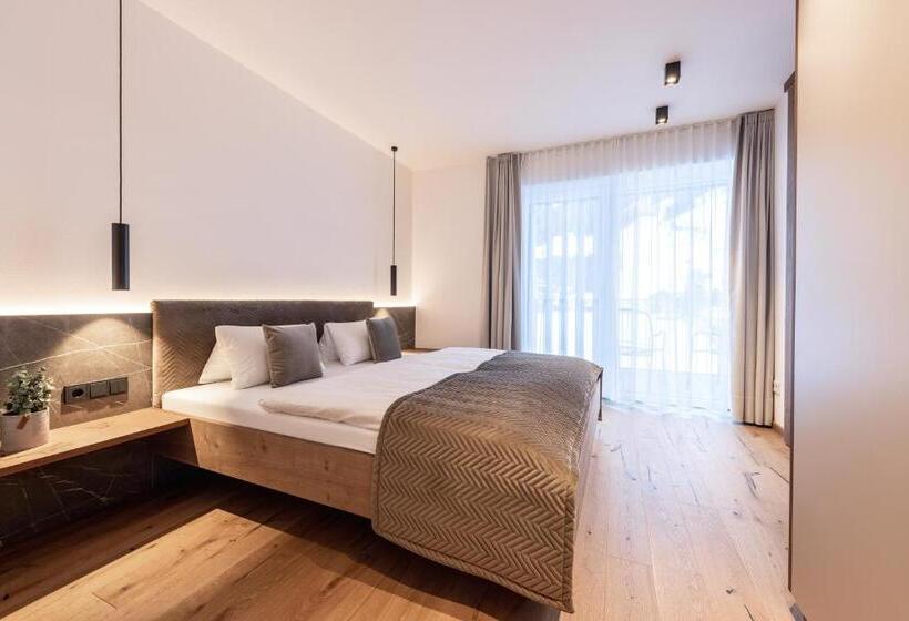 Max Mountain Apartments