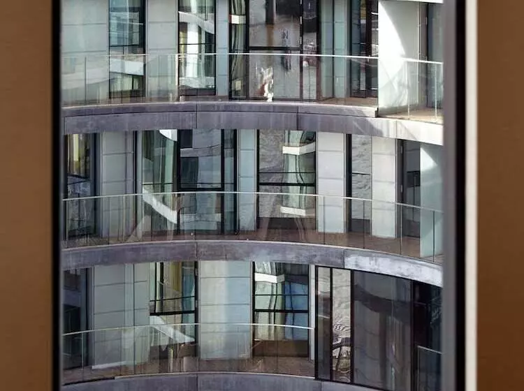 Cheval Three Quays At The Tower Of London