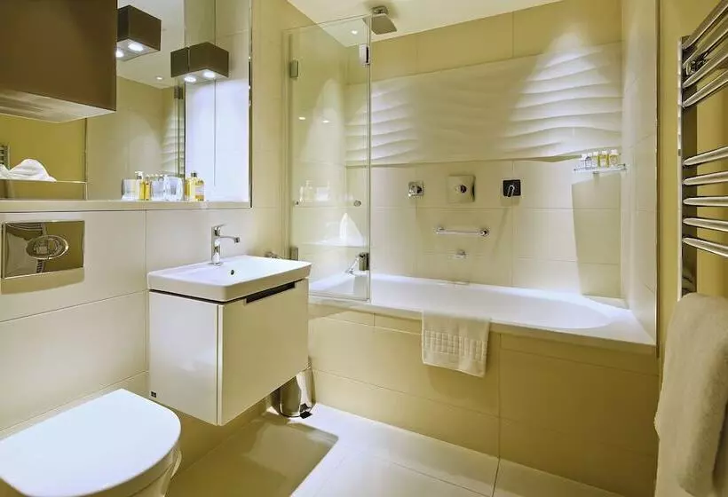 Cheval Three Quays At The Tower Of London