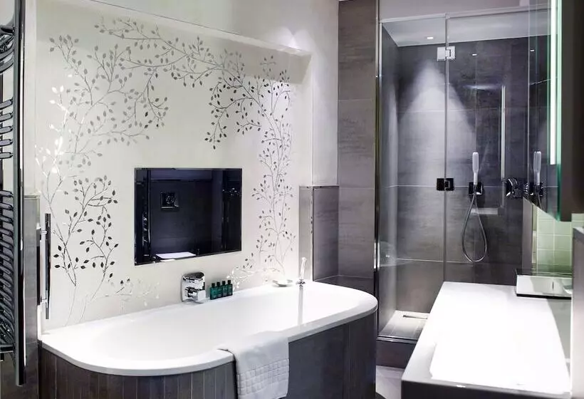 Cheval Three Quays At The Tower Of London