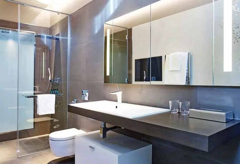 Cheval Three Quays At The Tower Of London