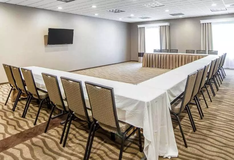 هتل Comfort Suites Marietta Parkersburg