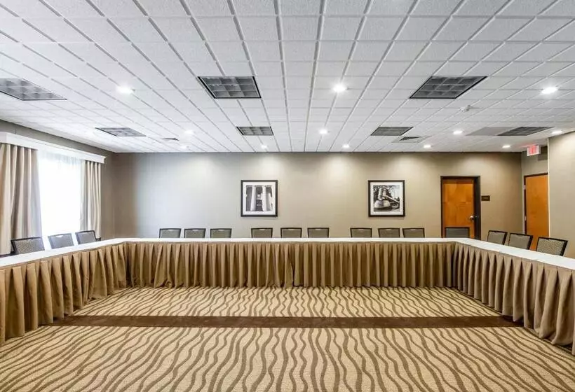 هتل Comfort Suites Marietta Parkersburg