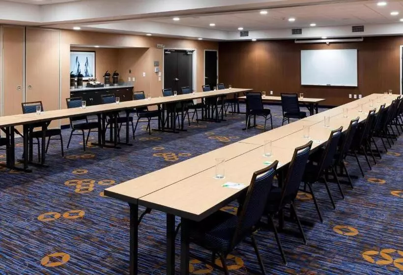 בית מלון כפרי Courtyard By Marriott Houston North/shenandoah