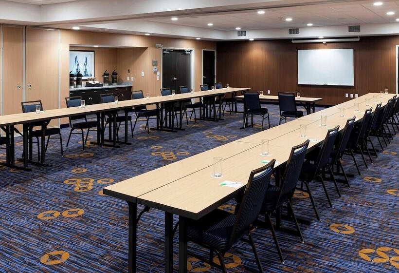 Отель Courtyard By Marriott Houston North/shenandoah