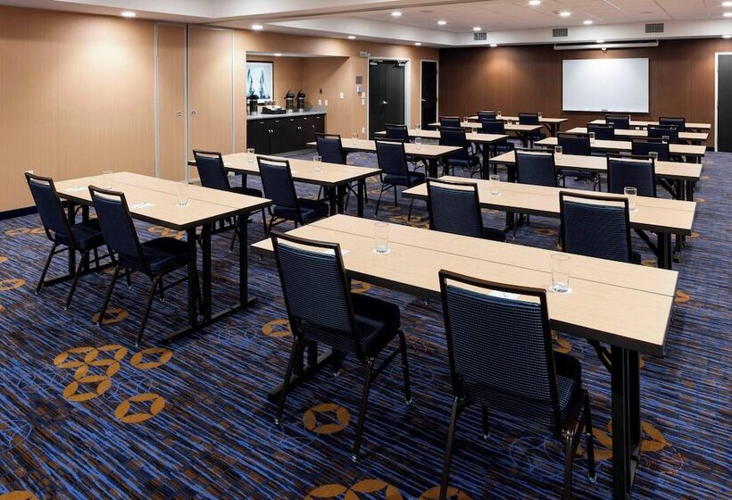 Отель Courtyard By Marriott Houston North/shenandoah