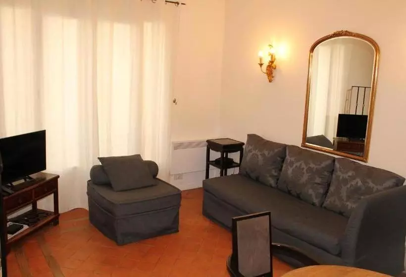 هتل Mithouard Apartment