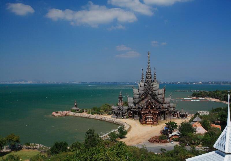 Pattaya Modus Beachfront Resort