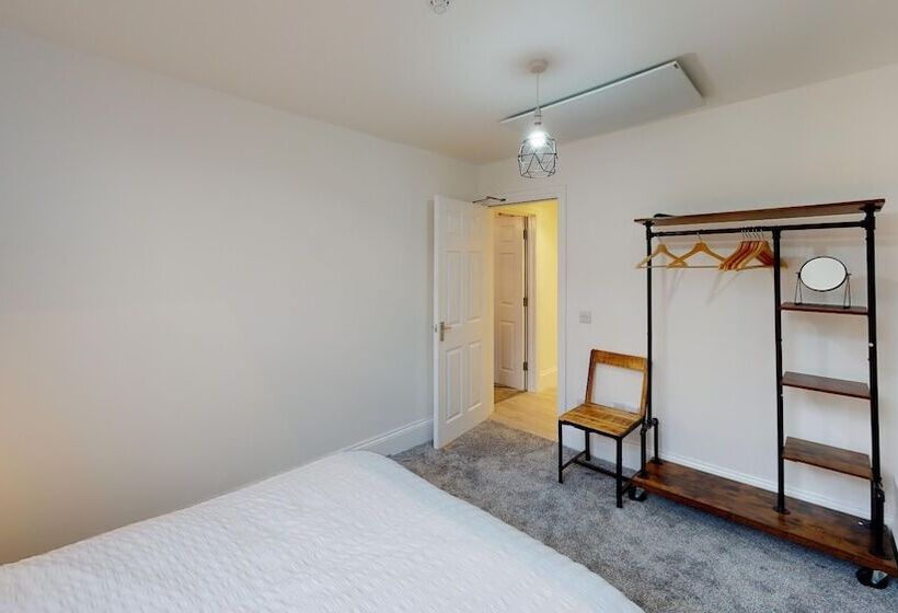 Hu1 Boutique City Apartment  Sleeps 6