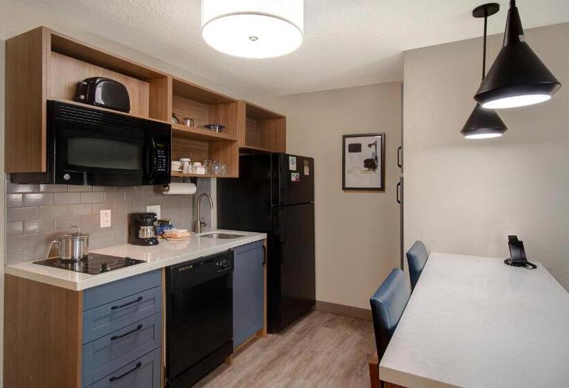 فندق Candlewood Suites Columbia Fort Jackson, An Ihg