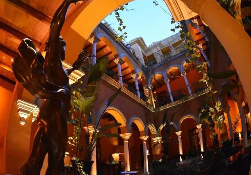 هتل Casa Del Poeta