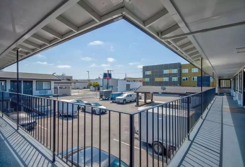 ホテル Studio 6 Eureka Ca Old Town