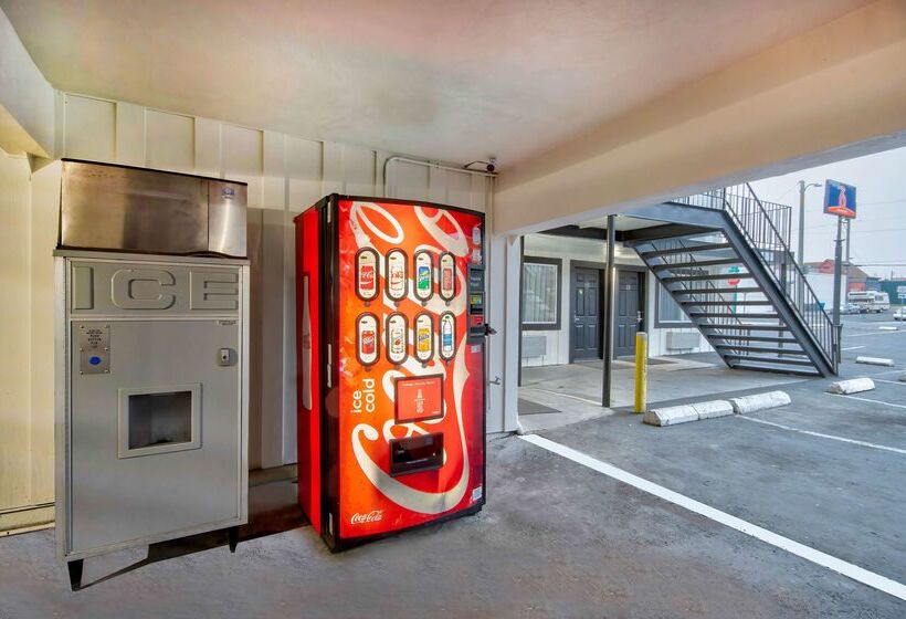 Отель Studio 6 Eureka Ca Old Town