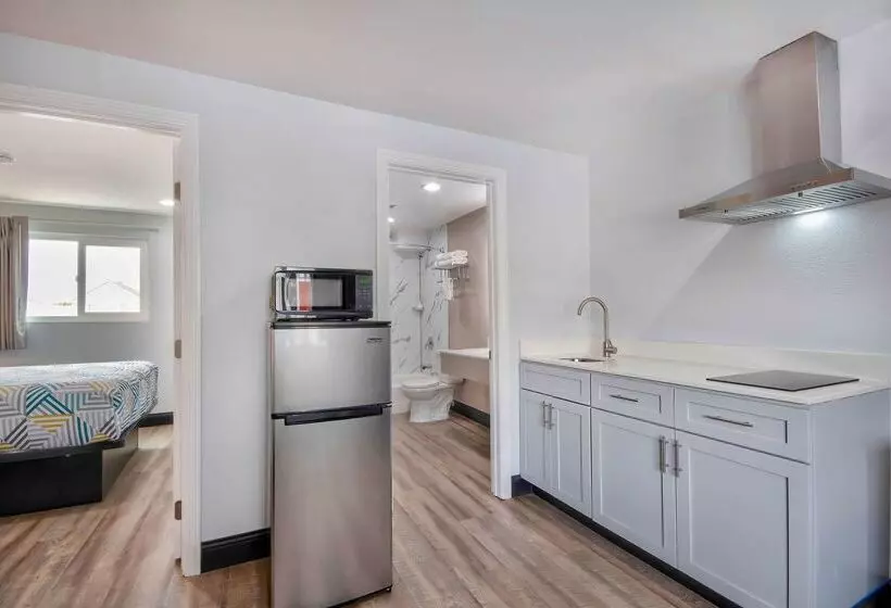 ホテル Studio 6 Eureka Ca Old Town