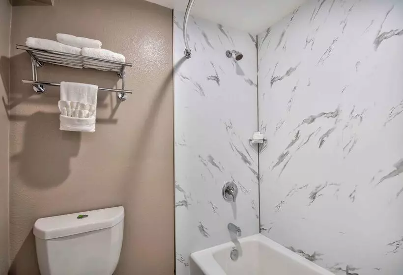 ホテル Studio 6 Eureka Ca Old Town