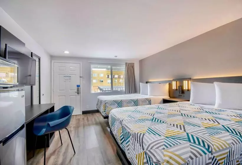 ホテル Studio 6 Eureka Ca Old Town