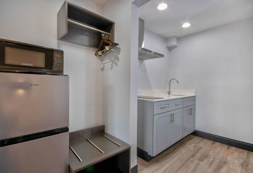 Отель Studio 6 Eureka Ca Old Town