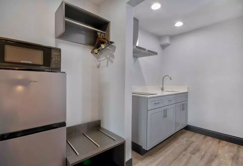 ホテル Studio 6 Eureka Ca Old Town