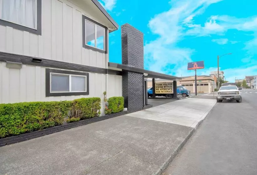 ホテル Studio 6 Eureka Ca Old Town