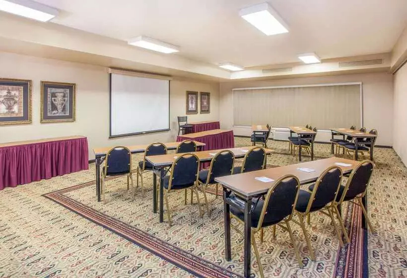 호텔 Hawthorn Extended Stay By Wyndham Bloomington