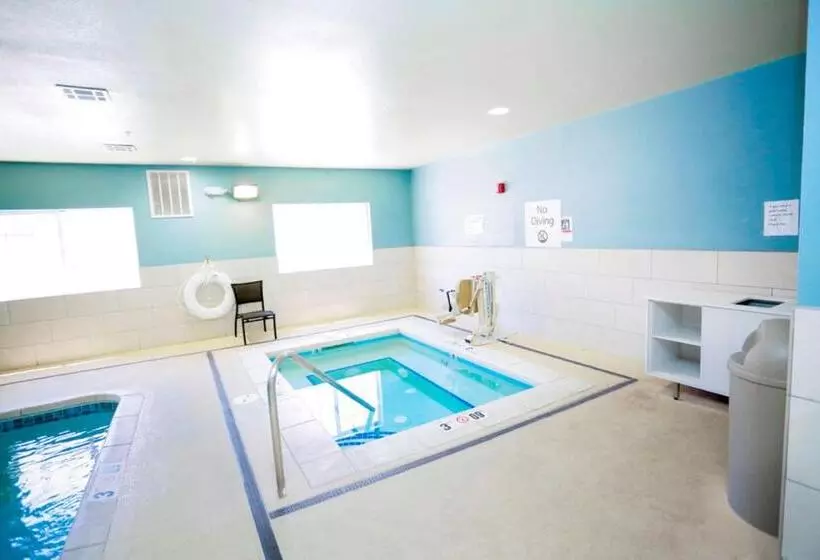 Holiday Inn Express Hotel & Suites Carlsbad, An Ihg