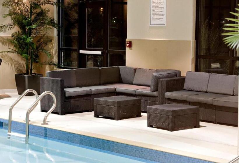 호텔 Holiday Inn Express Pembroke, An Ihg