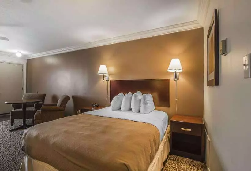 בית מלון כפרי Quality Inn & Suites