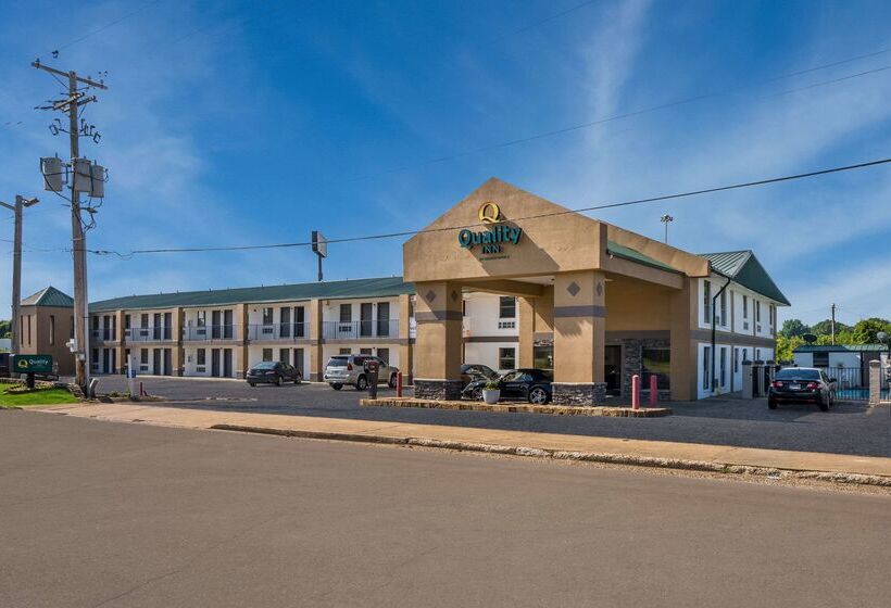 فندق Quality Inn
