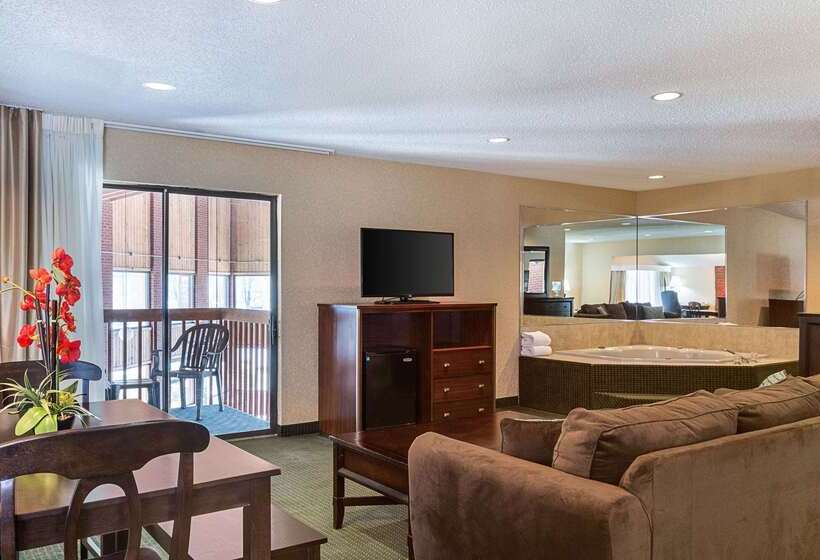 هتل Quality Inn Parkersburg Northvienna