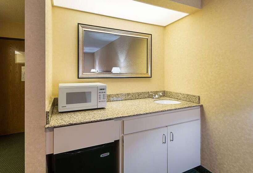 هتل Quality Inn Parkersburg Northvienna