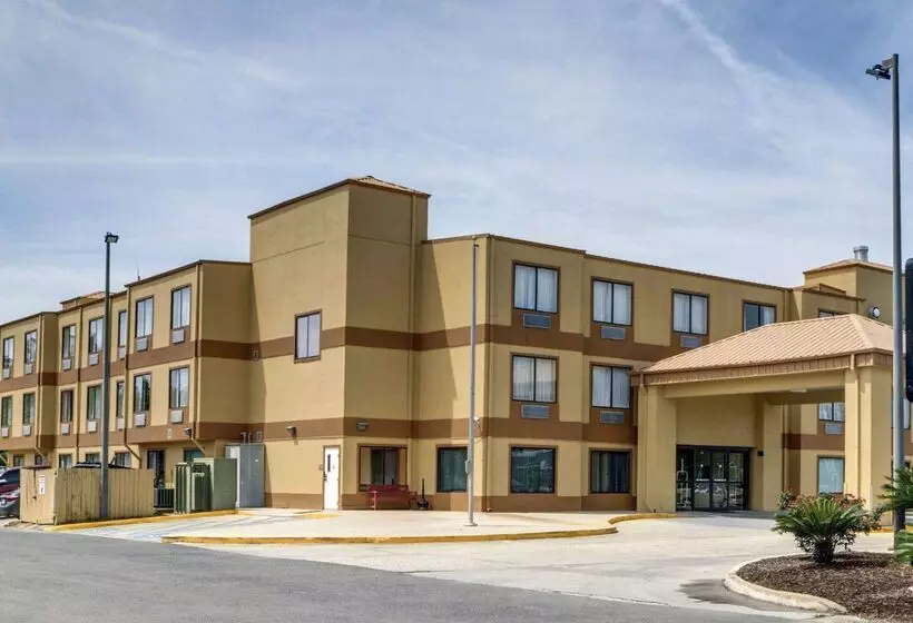 酒店 Quality Suites Baton Rouge East Denham Springs