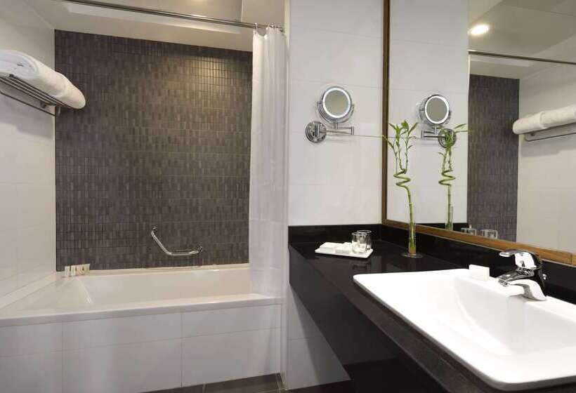 Hotel Ramada Abu Dhabi Corniche