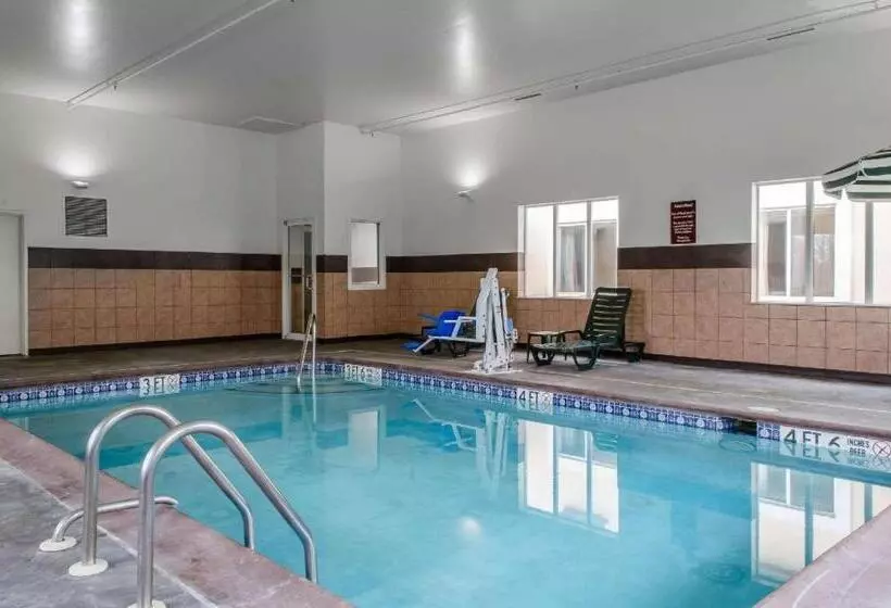 Отель Sleep Inn & Suites